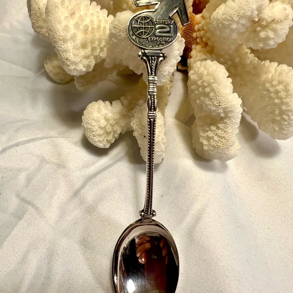 Vintage Lot of 7 Assorted Collectible Souvenir Spoons Set. - Picture 5 of 9